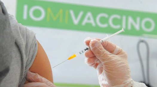 Vaccini Covid. Speranza apre allo scudo legale per i medici: “Da parte mia c’è la massima disponibilità”.